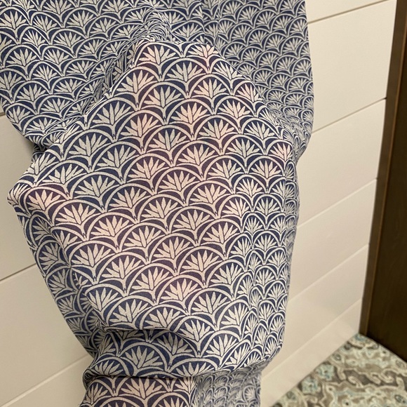 H&M sheer button down sleeveless blouse - Picture 6 of 9